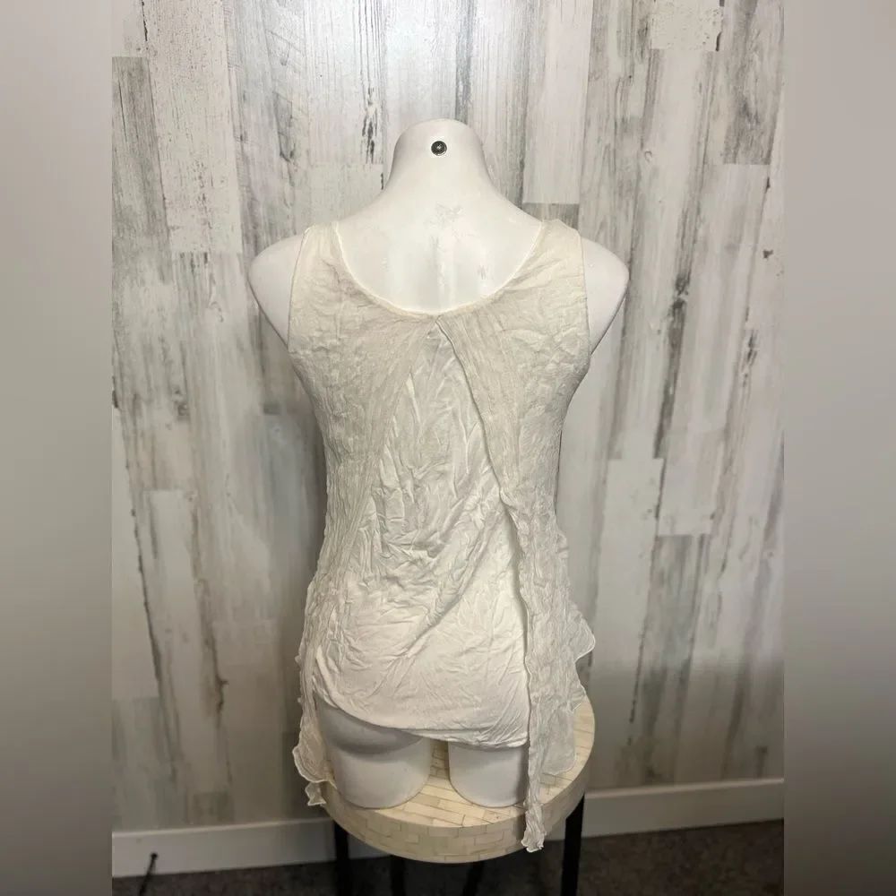 White top - Picture 3 of 5